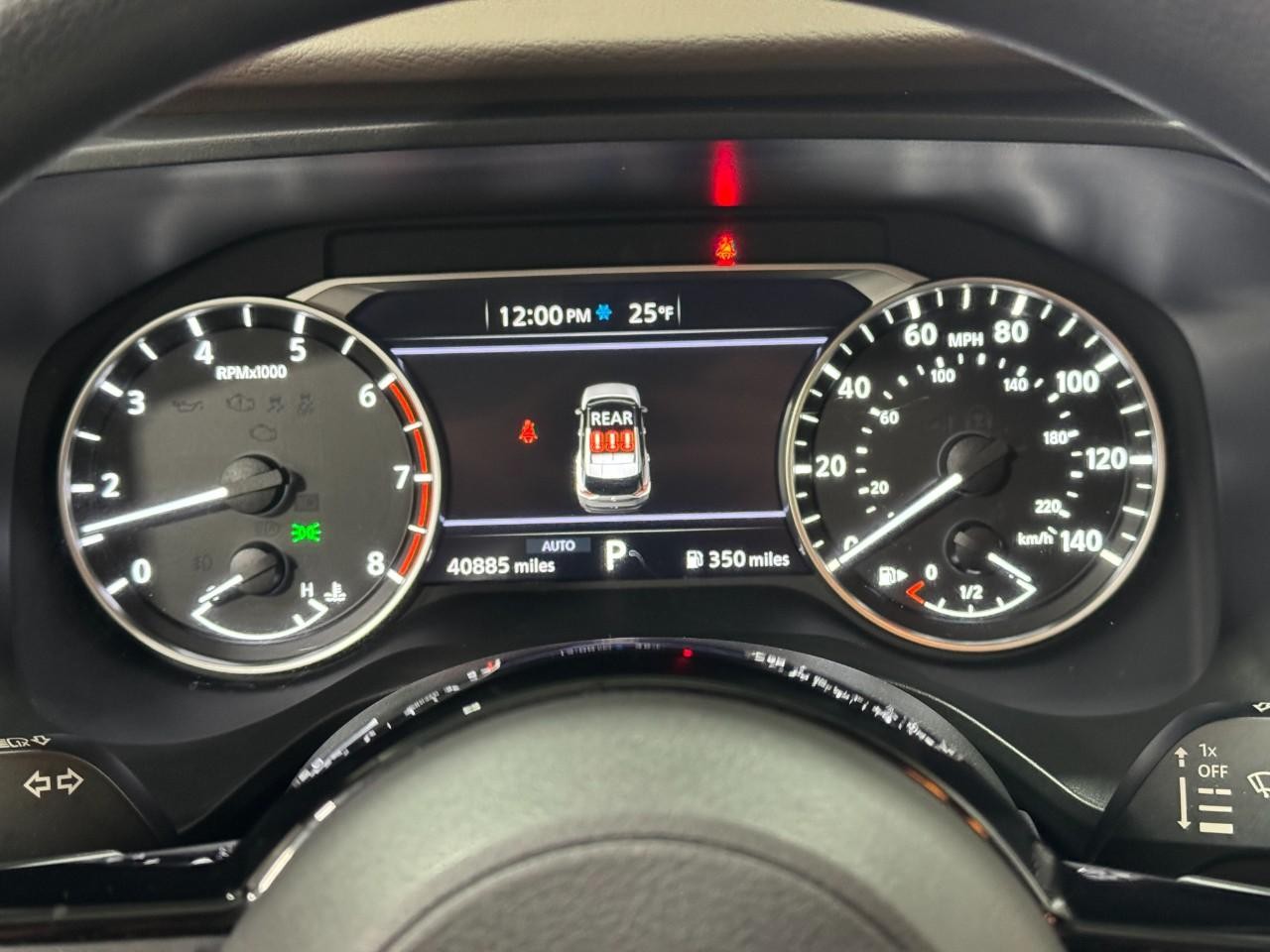 Nissan Rogue Vehicle Full-screen Gallery Image 30