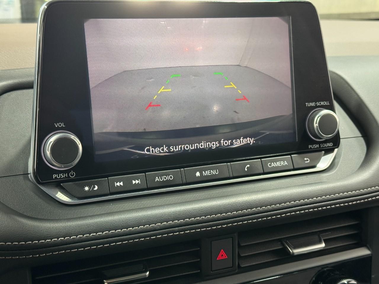 Nissan Rogue Vehicle Full-screen Gallery Image 31