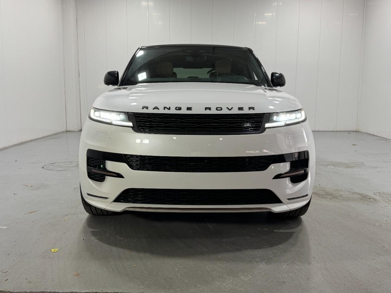 Land Rover Range Rover Sport Vehicle Full-screen Gallery Image 7