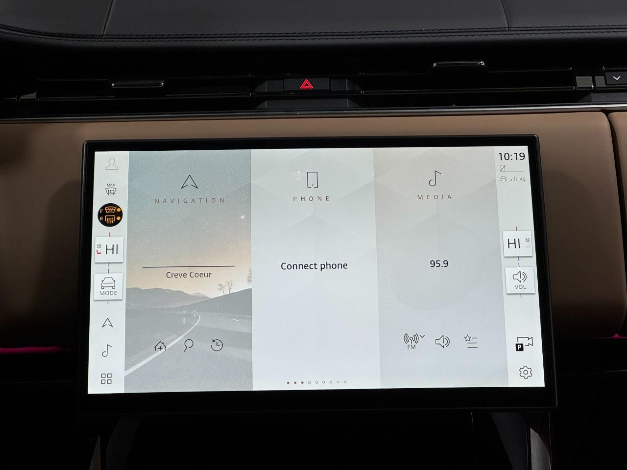 Land Rover Range Rover Sport Vehicle Full-screen Gallery Image 15