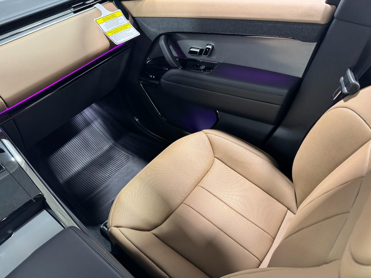 Land Rover Range Rover Sport Vehicle Full-screen Gallery Image 17