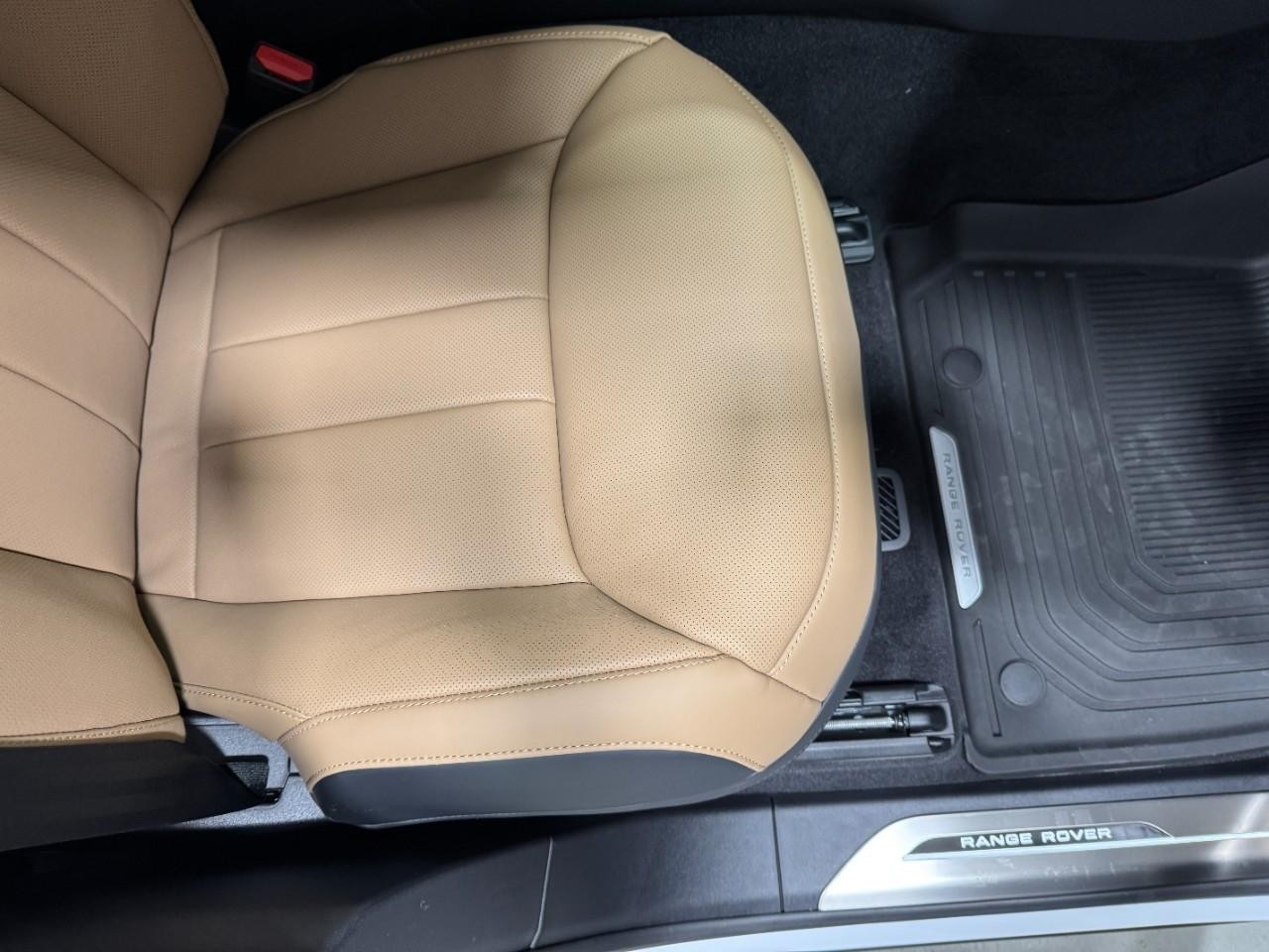 Land Rover Range Rover Sport Vehicle Full-screen Gallery Image 19