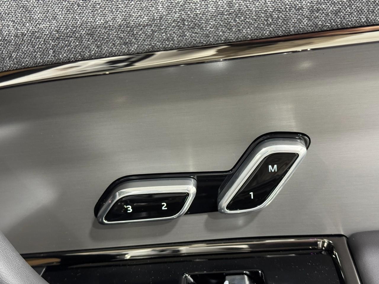 Land Rover Range Rover Sport Vehicle Full-screen Gallery Image 20