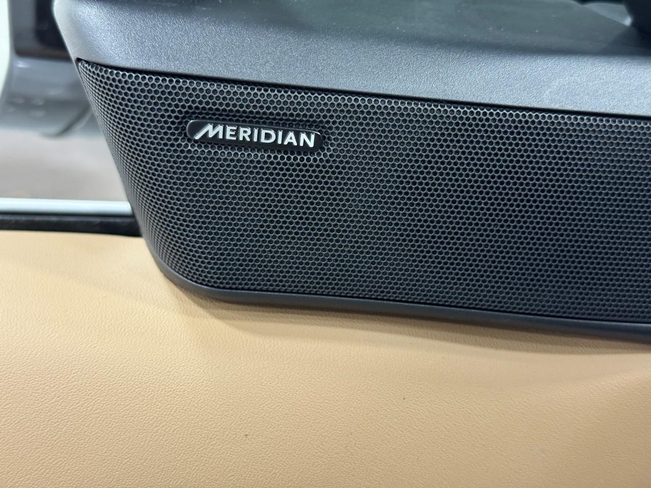 Land Rover Range Rover Sport Vehicle Full-screen Gallery Image 22