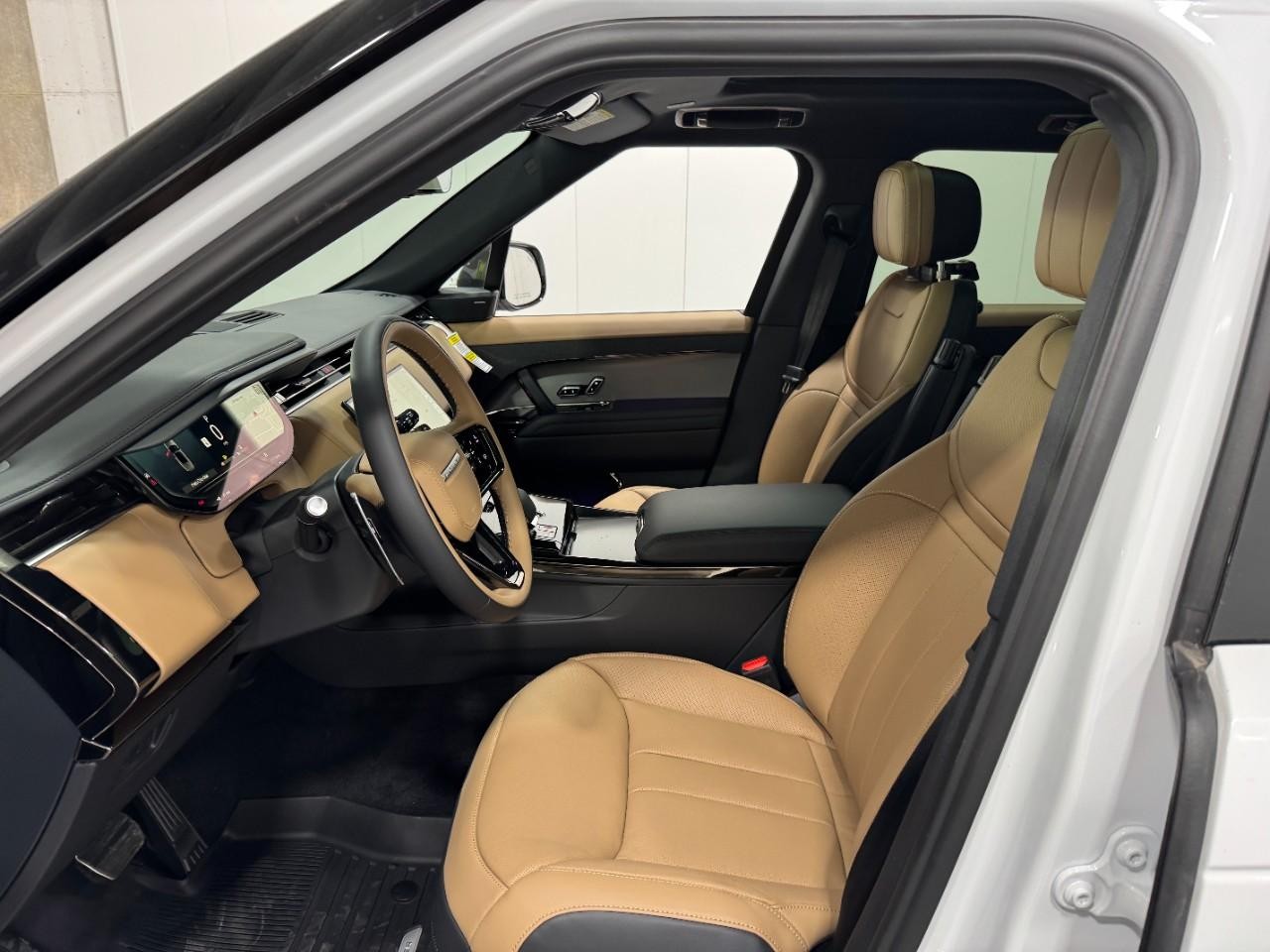 Land Rover Range Rover Sport Vehicle Full-screen Gallery Image 26