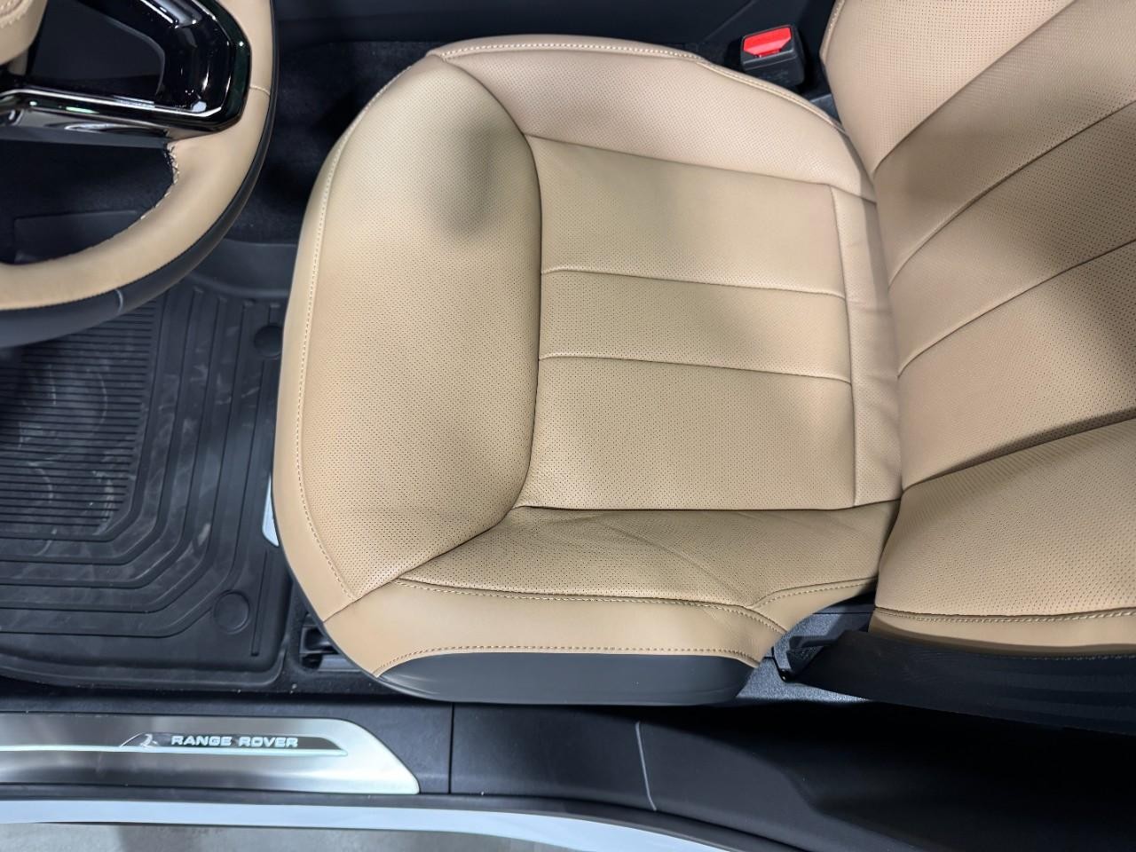 Land Rover Range Rover Sport Vehicle Full-screen Gallery Image 27