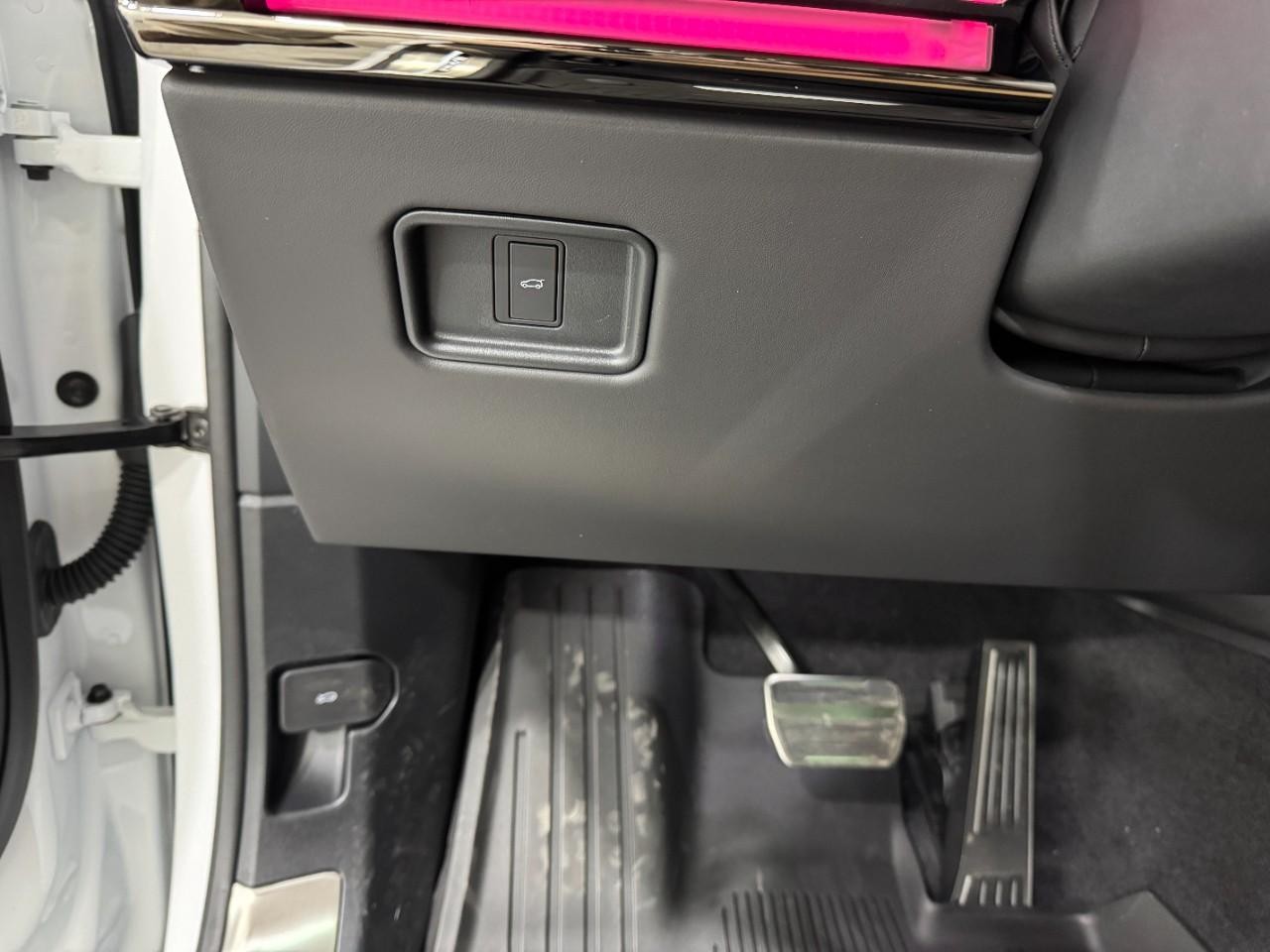 Land Rover Range Rover Sport Vehicle Full-screen Gallery Image 28