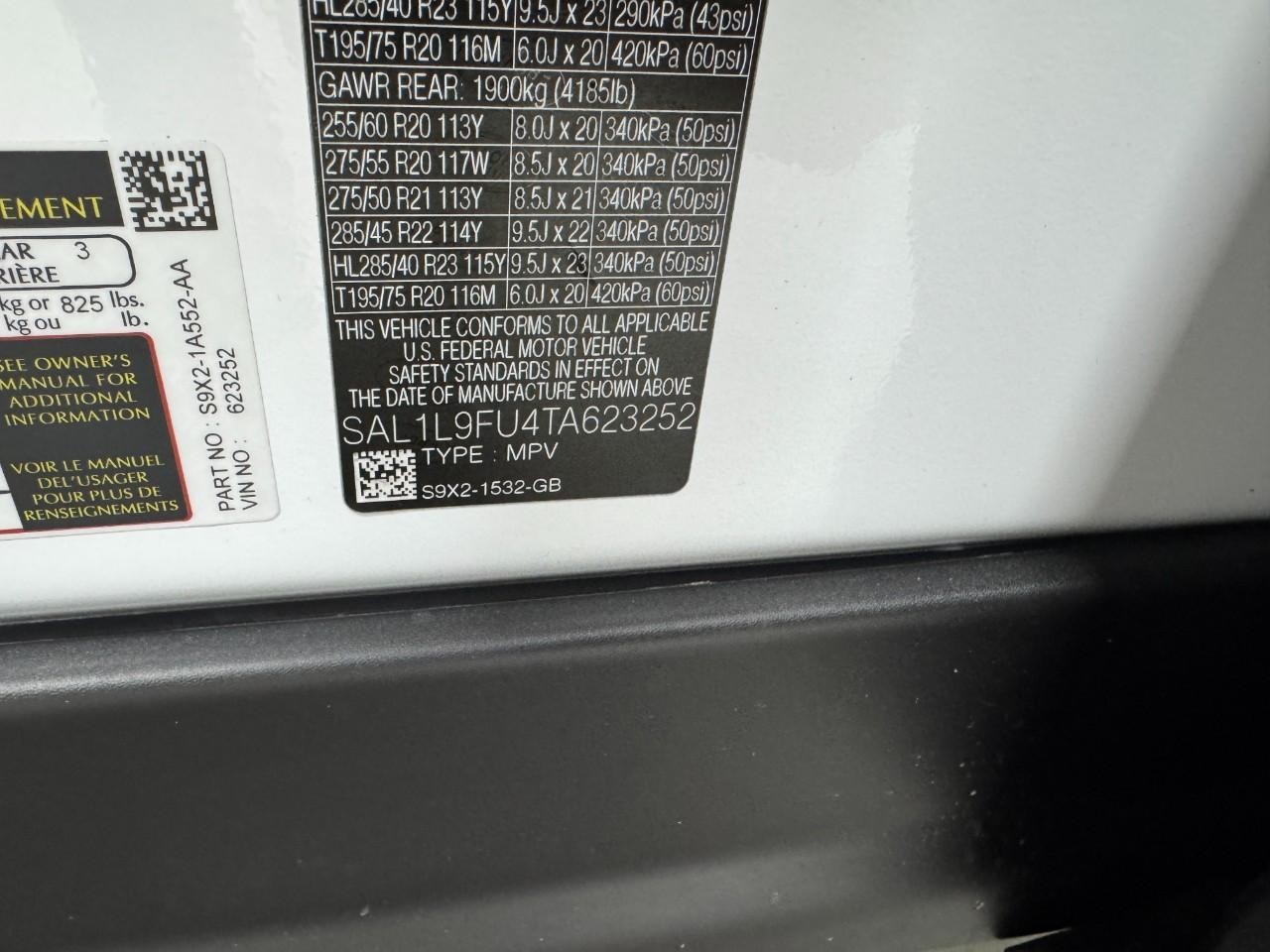 Land Rover Range Rover Sport Vehicle Full-screen Gallery Image 33