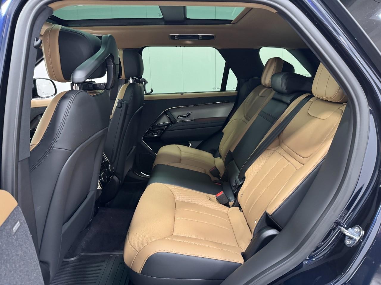 Land Rover Range Rover Sport Vehicle Full-screen Gallery Image 8