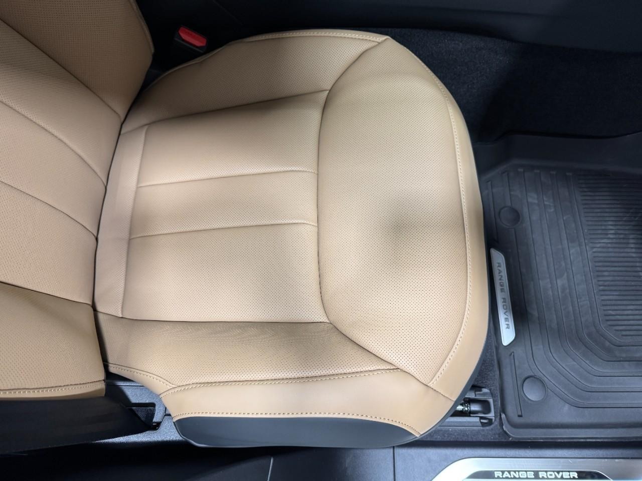 Land Rover Range Rover Sport Vehicle Full-screen Gallery Image 19