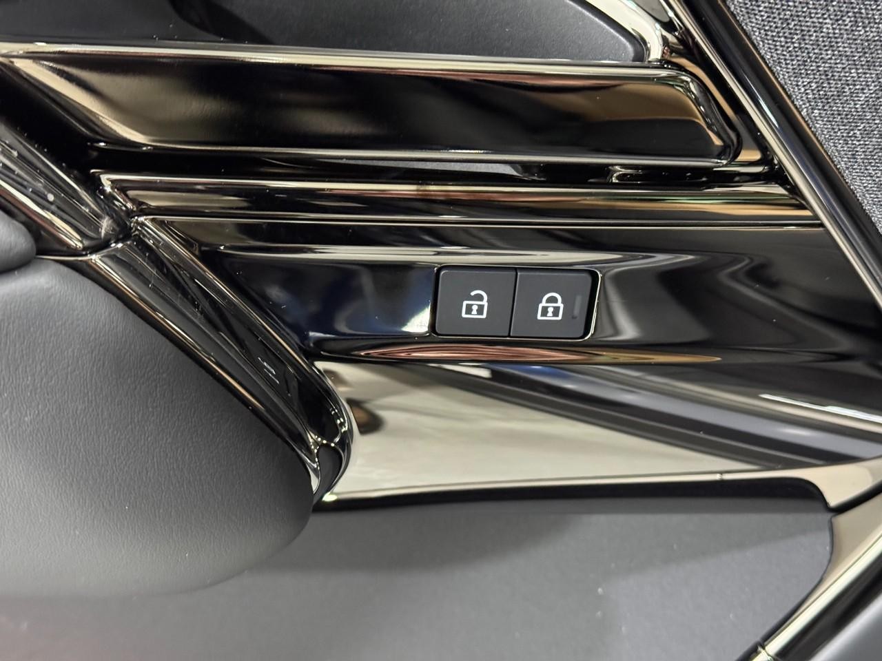 Land Rover Range Rover Sport Vehicle Full-screen Gallery Image 25