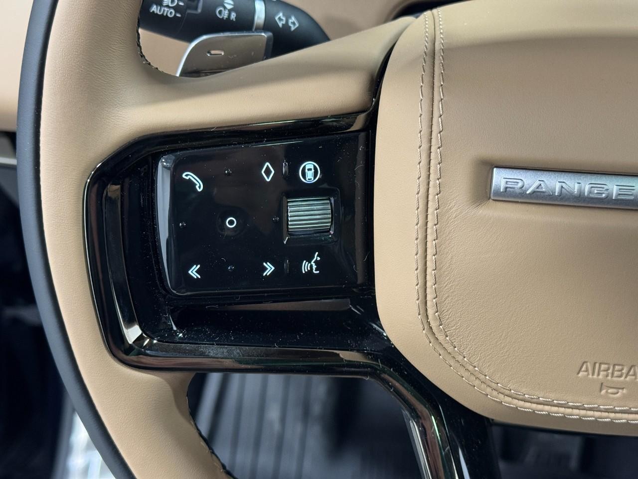 Land Rover Range Rover Sport Vehicle Full-screen Gallery Image 29