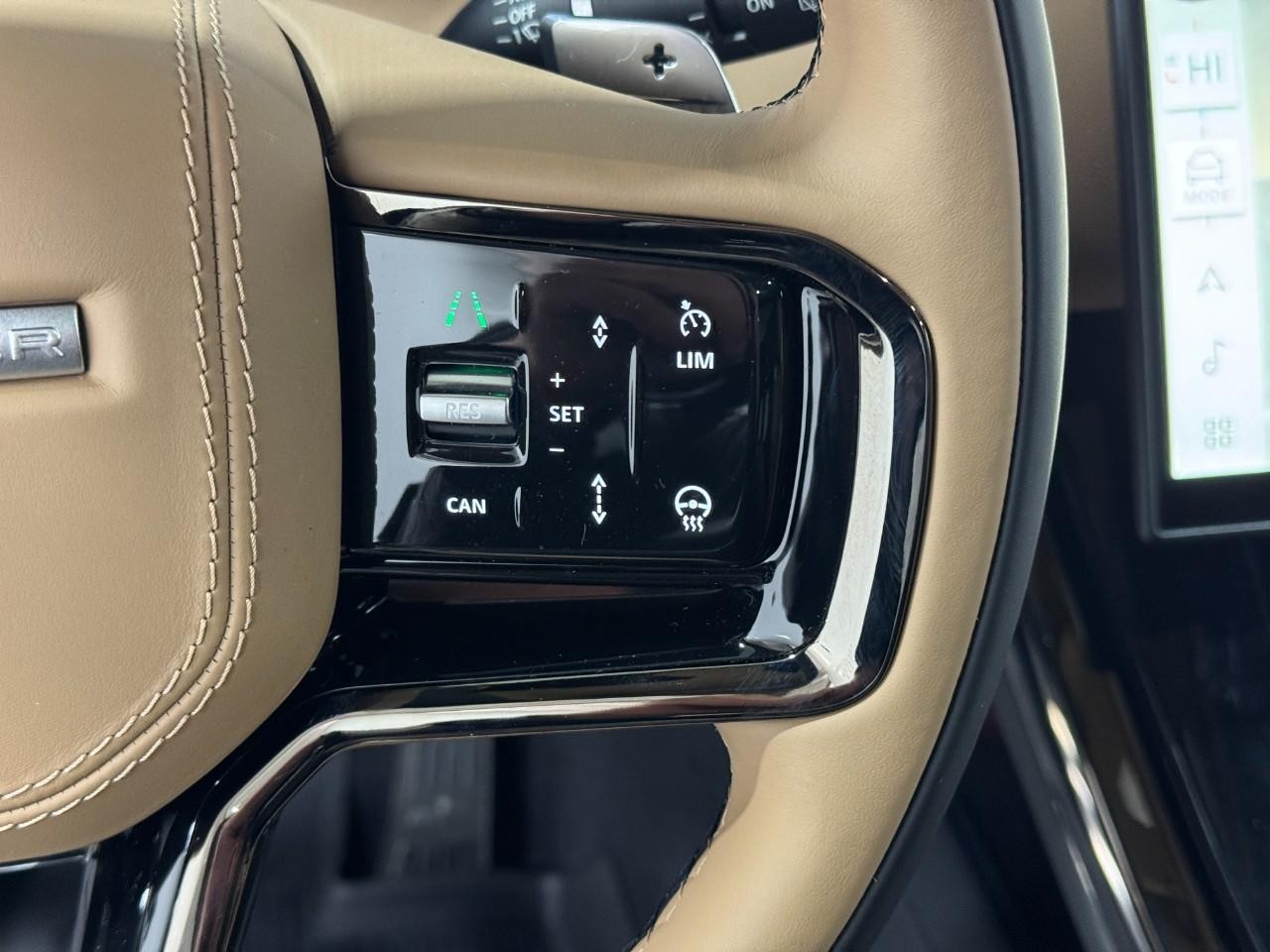 Land Rover Range Rover Sport Vehicle Full-screen Gallery Image 30