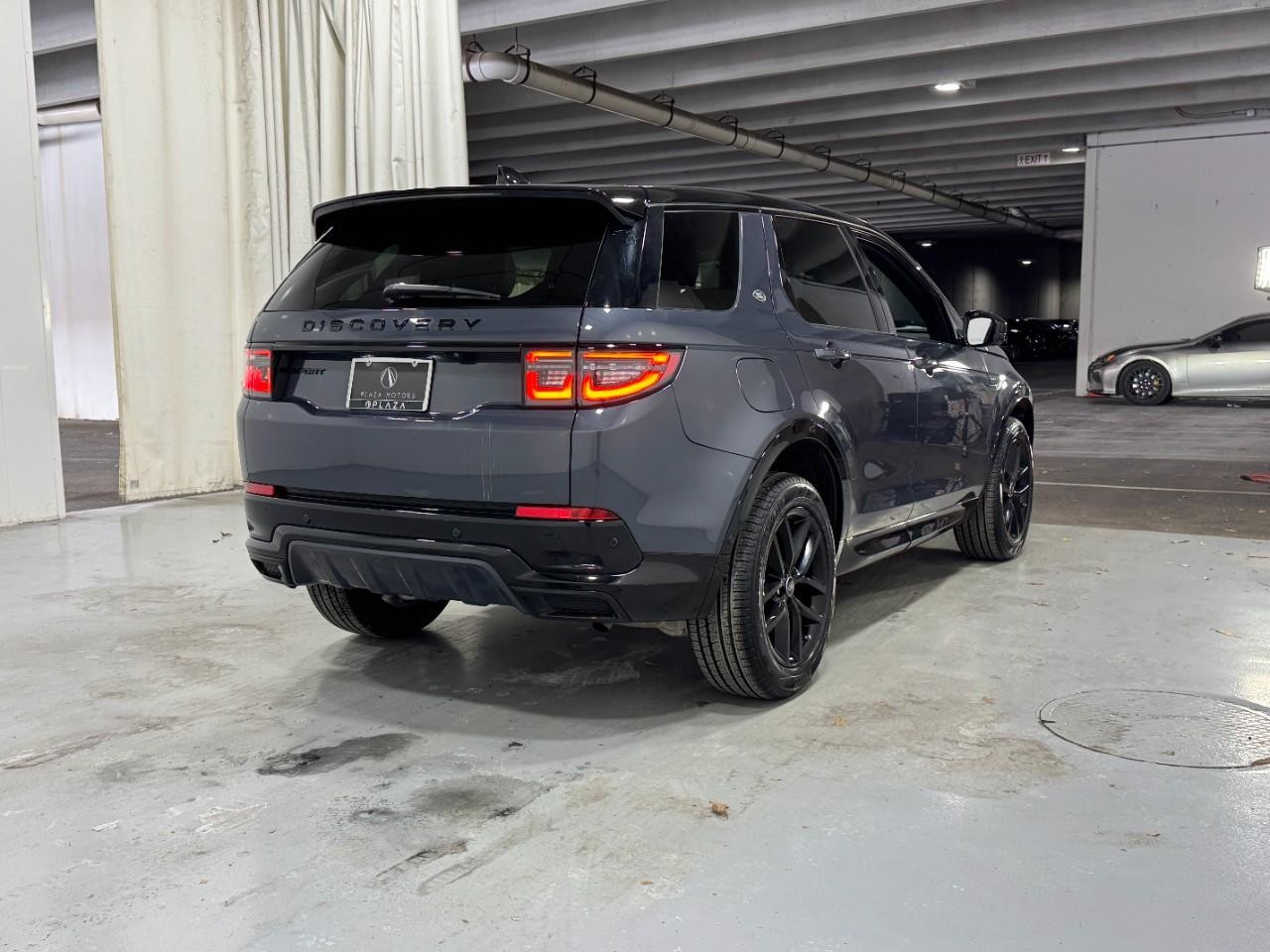 Land Rover Discovery Sport Vehicle Full-screen Gallery Image 4