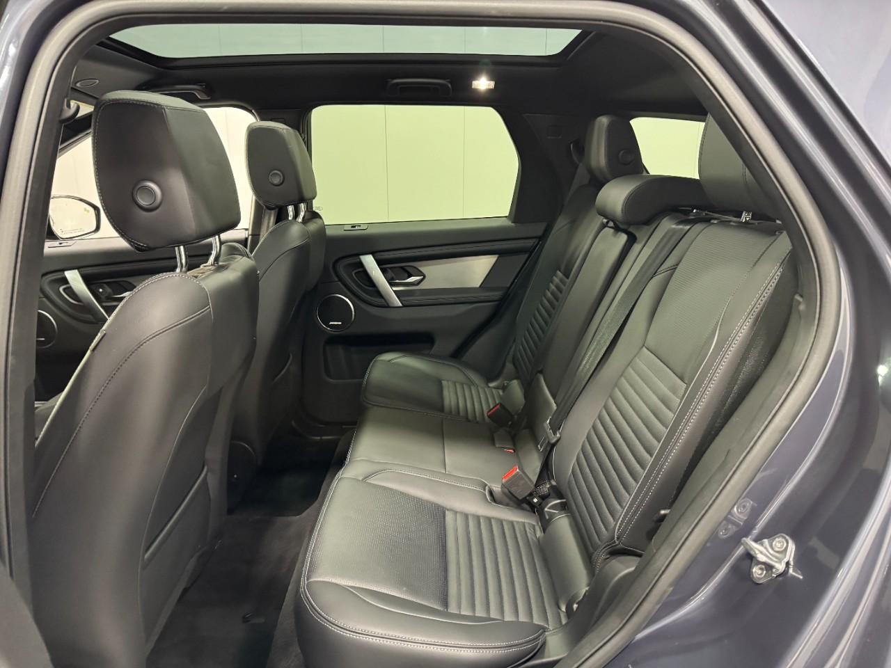 Land Rover Discovery Sport Vehicle Full-screen Gallery Image 8