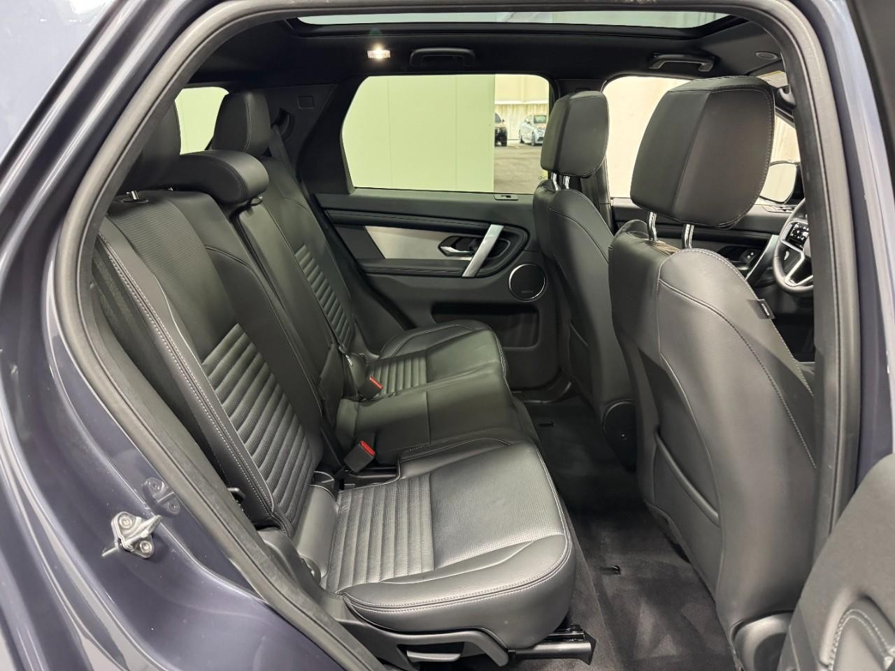 Land Rover Discovery Sport Vehicle Full-screen Gallery Image 10