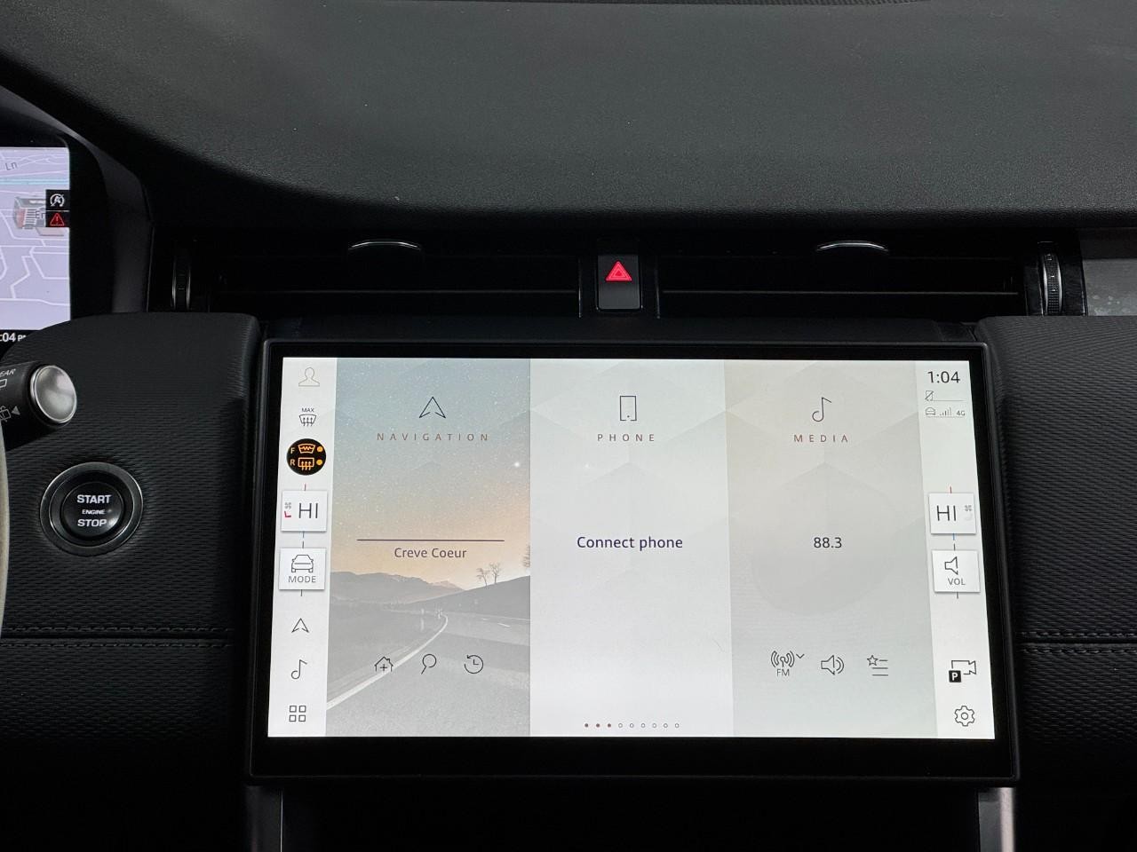 Land Rover Discovery Sport Vehicle Full-screen Gallery Image 15