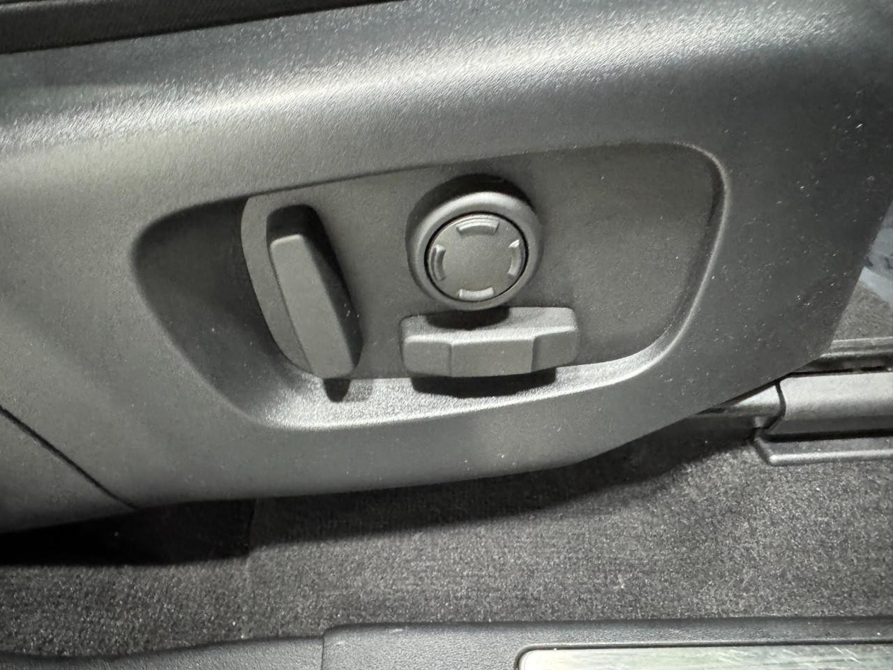 Land Rover Discovery Sport Vehicle Full-screen Gallery Image 20