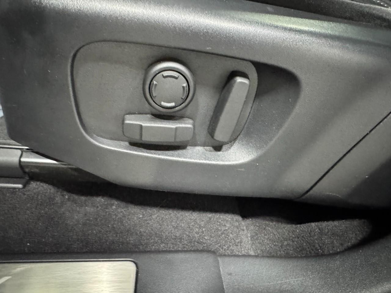 Land Rover Discovery Sport Vehicle Full-screen Gallery Image 28