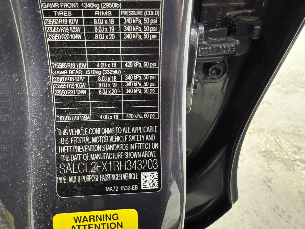 Land Rover Discovery Sport Vehicle Full-screen Gallery Image 34