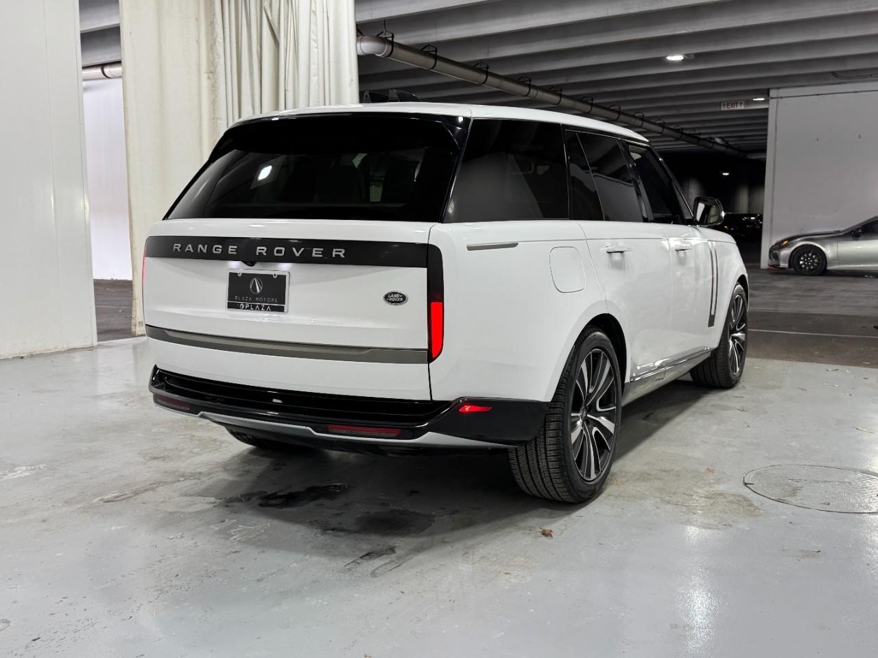 Land Rover Range Rover Vehicle Full-screen Gallery Image 4