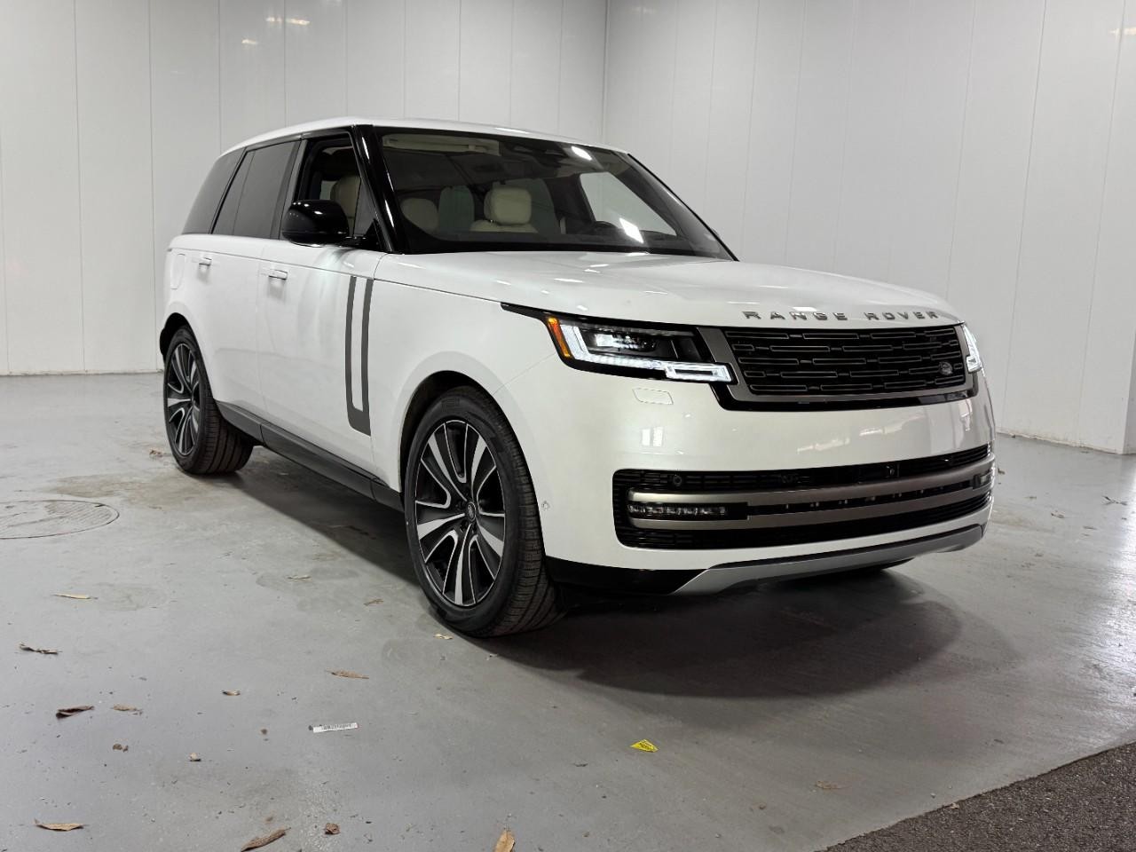 Land Rover Range Rover Vehicle Full-screen Gallery Image 6