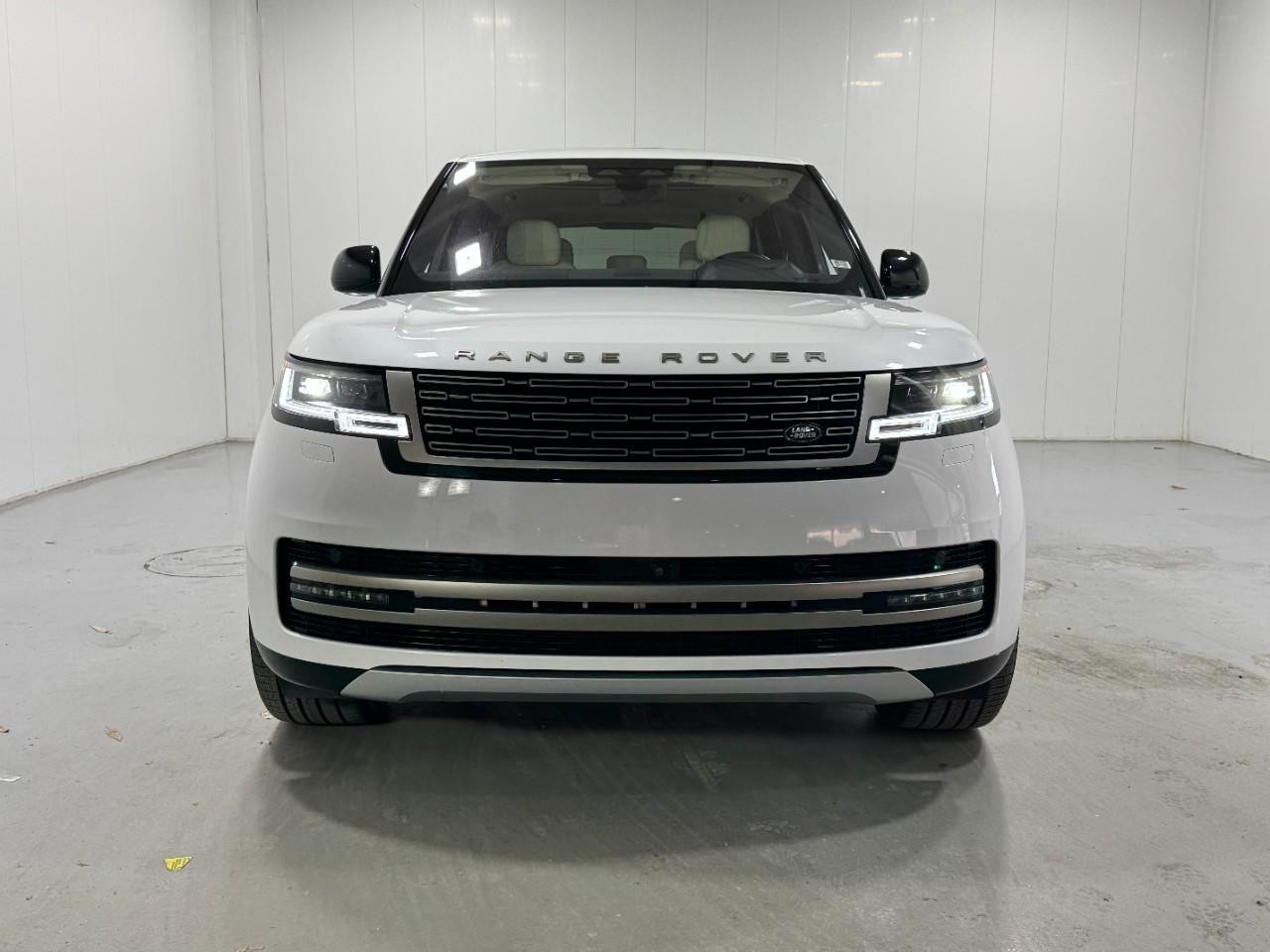 Land Rover Range Rover Vehicle Full-screen Gallery Image 7