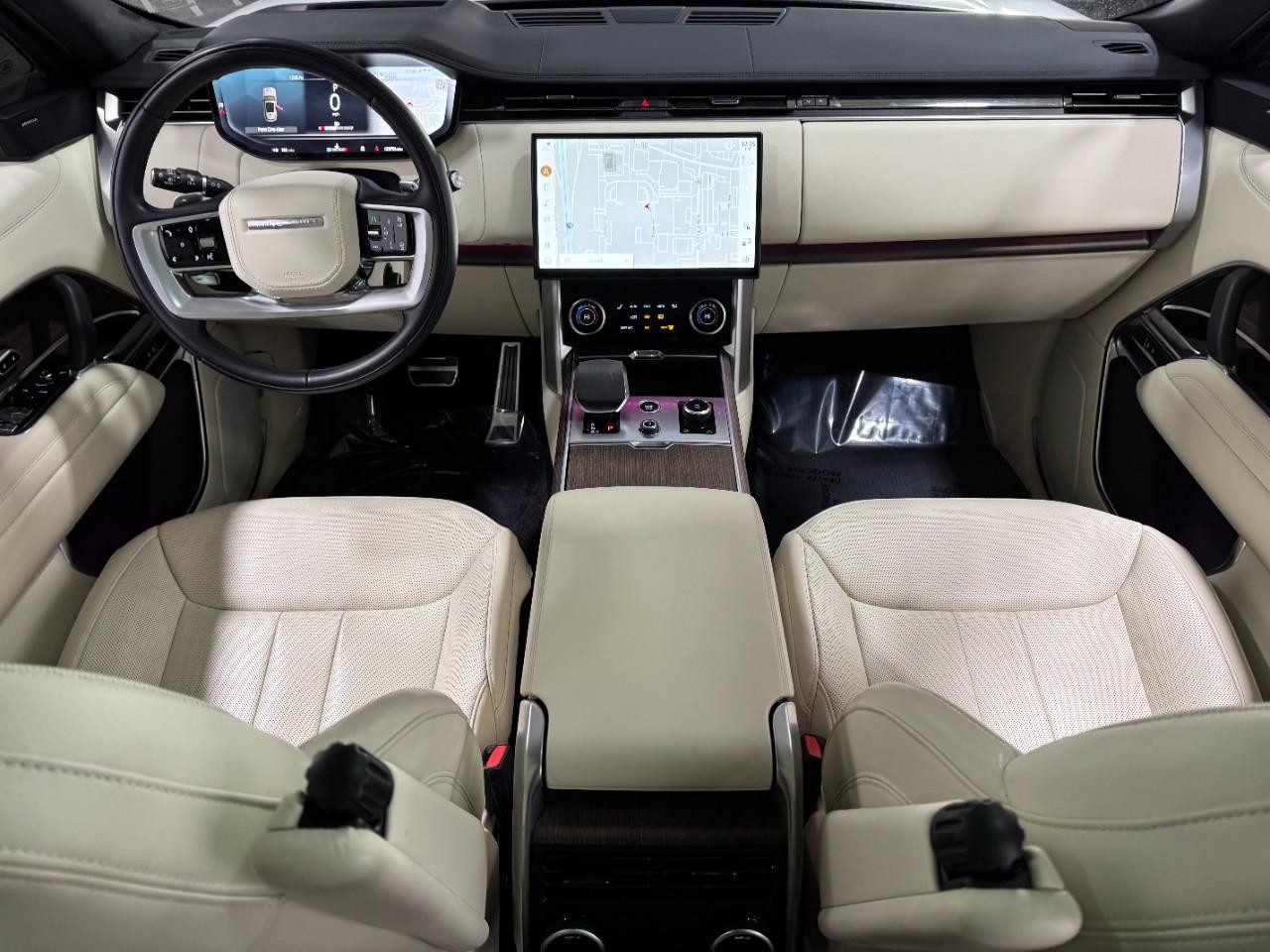 Land Rover Range Rover Vehicle Full-screen Gallery Image 13