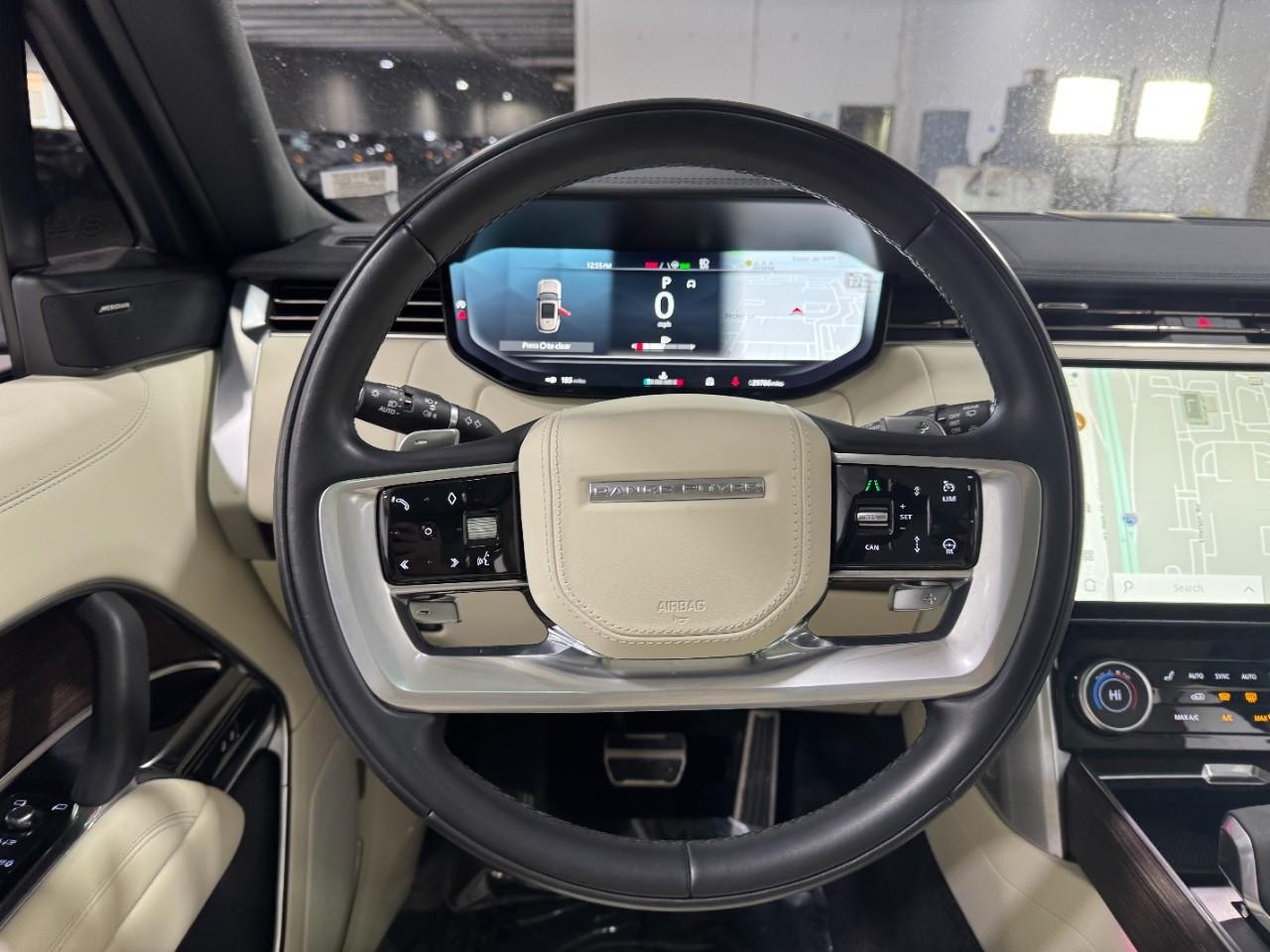 Land Rover Range Rover Vehicle Full-screen Gallery Image 14