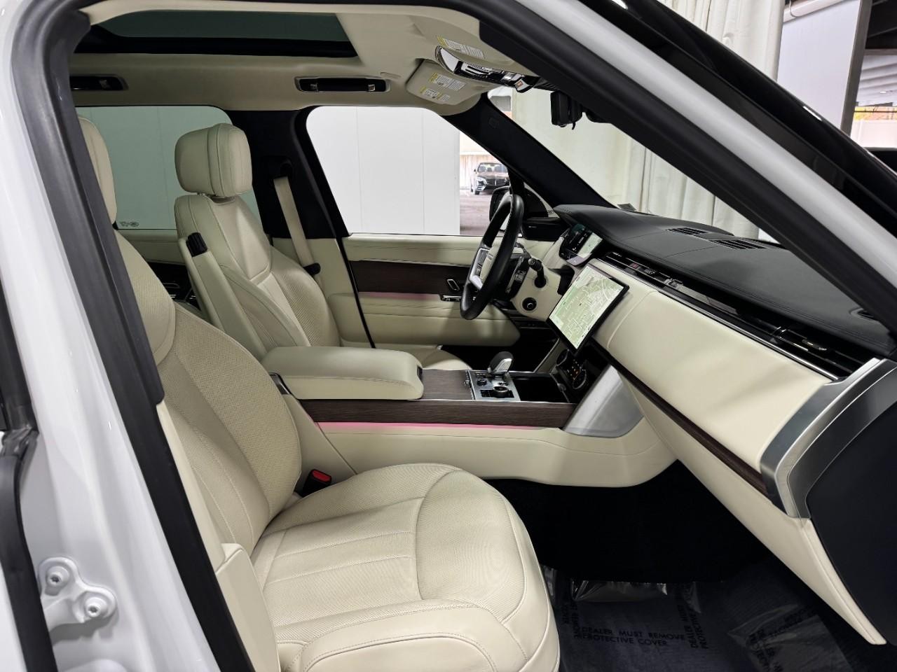 Land Rover Range Rover Vehicle Full-screen Gallery Image 19