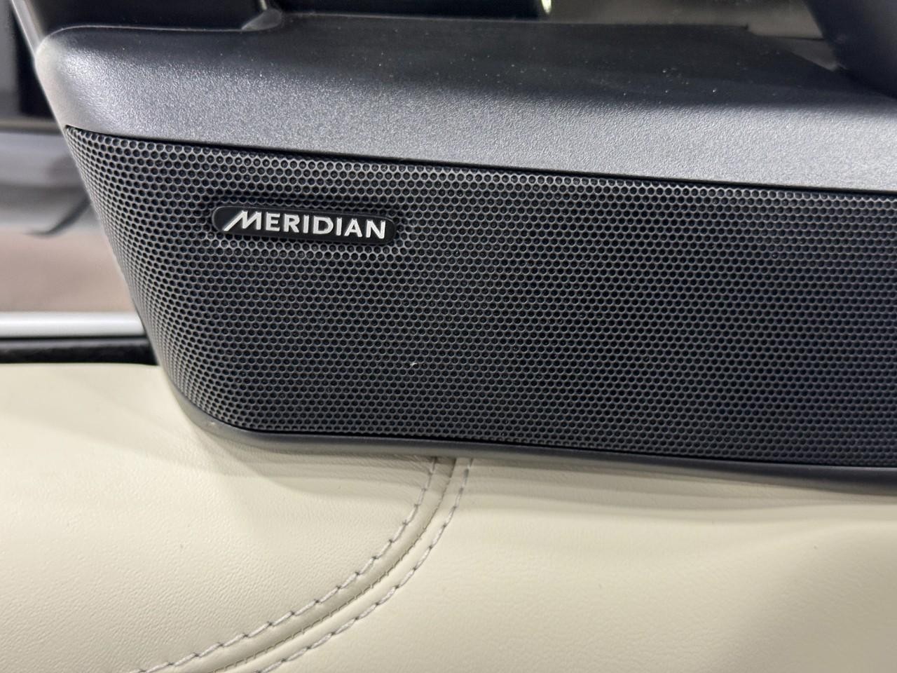 Land Rover Range Rover Vehicle Full-screen Gallery Image 24