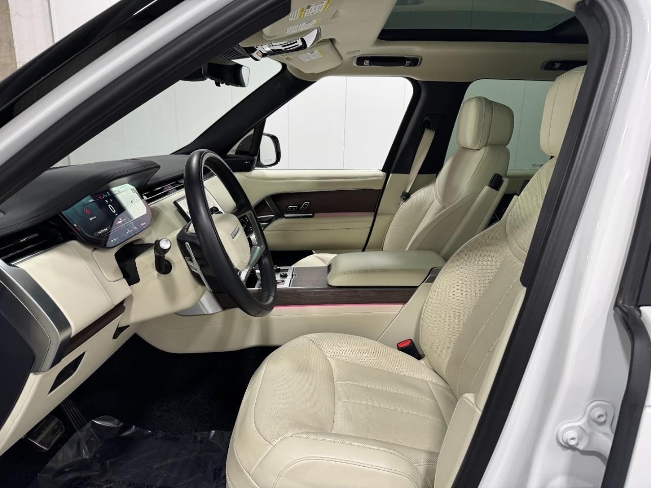 Land Rover Range Rover Vehicle Full-screen Gallery Image 28