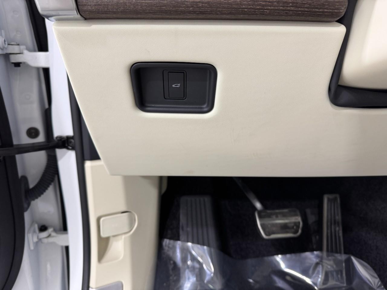 Land Rover Range Rover Vehicle Full-screen Gallery Image 30