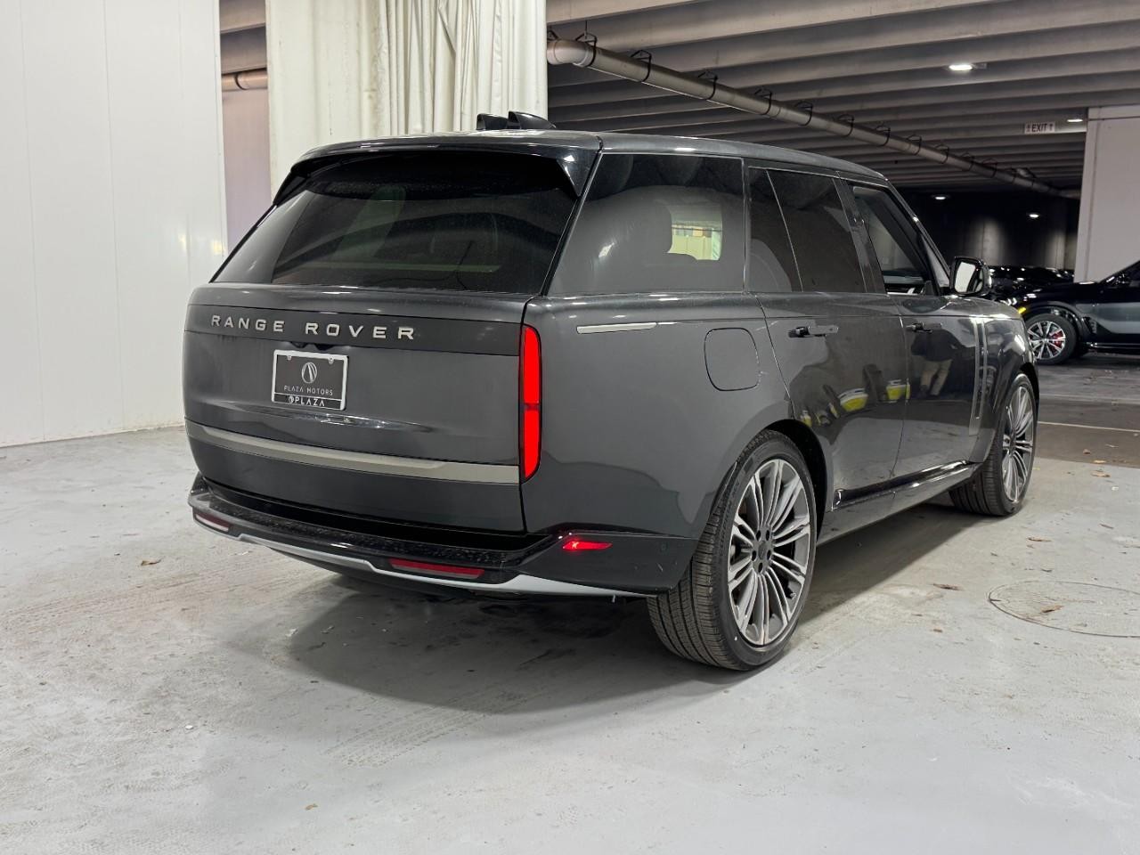 Land Rover Range Rover Vehicle Full-screen Gallery Image 4