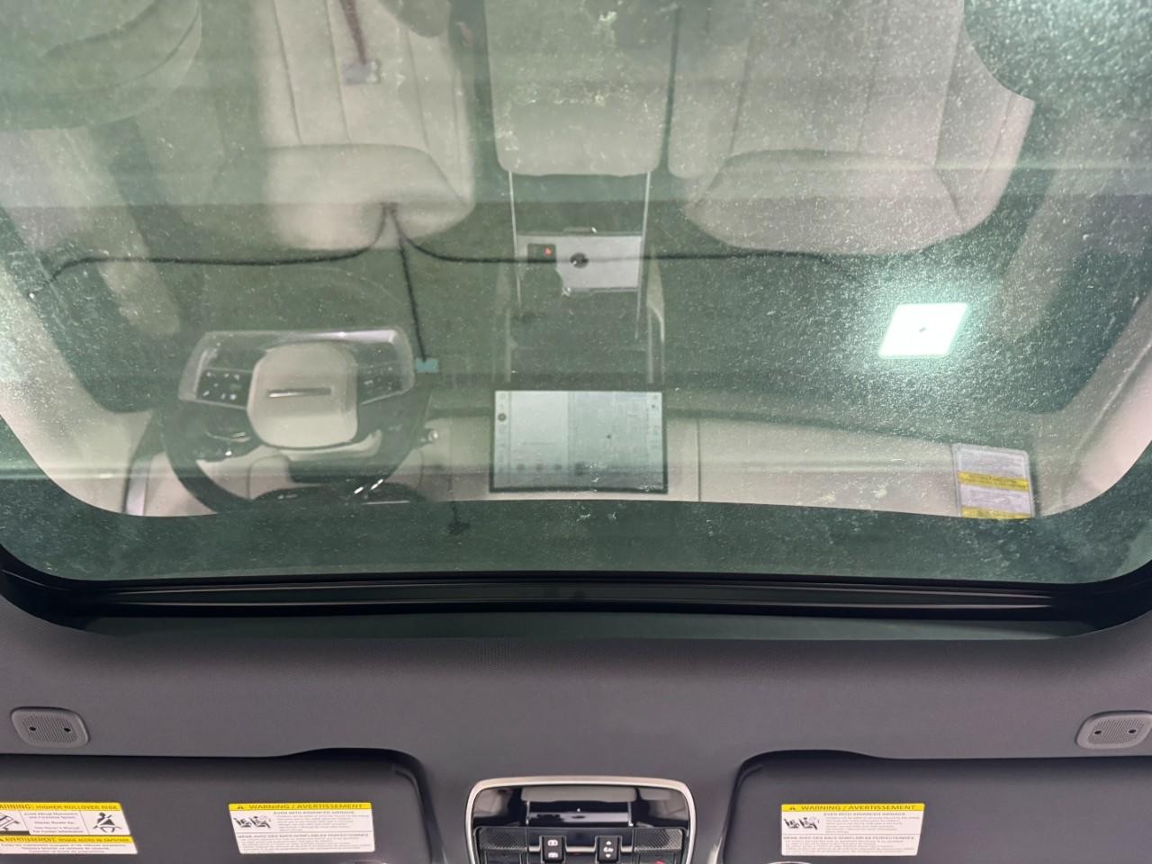 Land Rover Range Rover Vehicle Full-screen Gallery Image 12