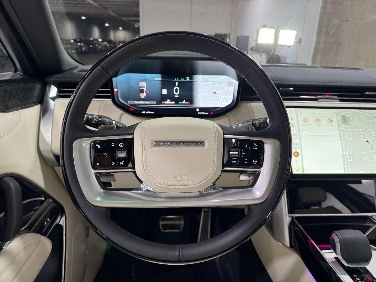 Land Rover Range Rover Vehicle Full-screen Gallery Image 14