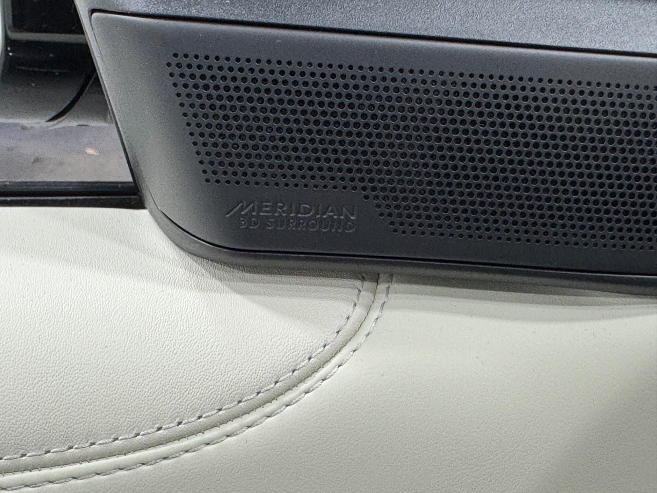 Land Rover Range Rover Vehicle Full-screen Gallery Image 23