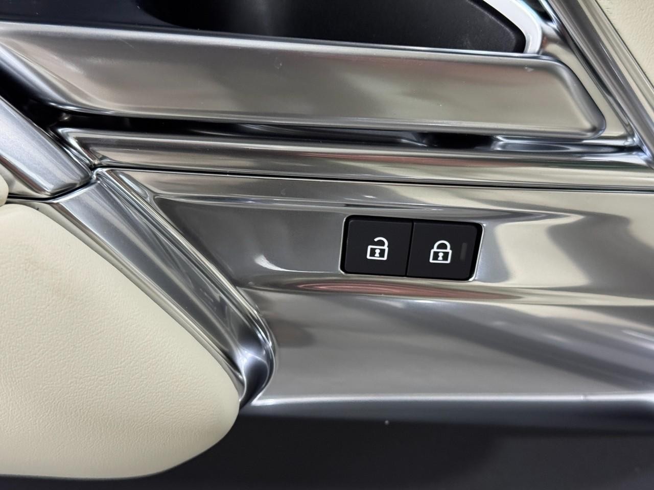 Land Rover Range Rover Vehicle Full-screen Gallery Image 26