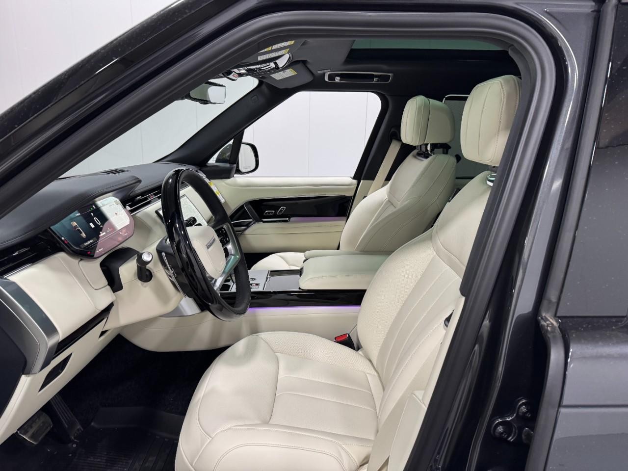 Land Rover Range Rover Vehicle Full-screen Gallery Image 27