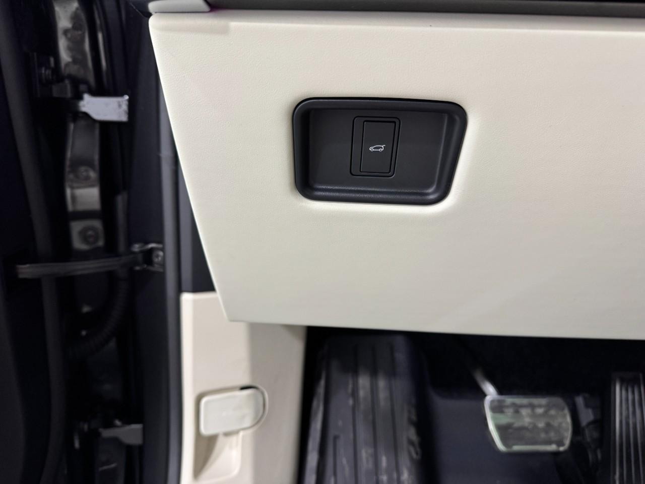 Land Rover Range Rover Vehicle Full-screen Gallery Image 29