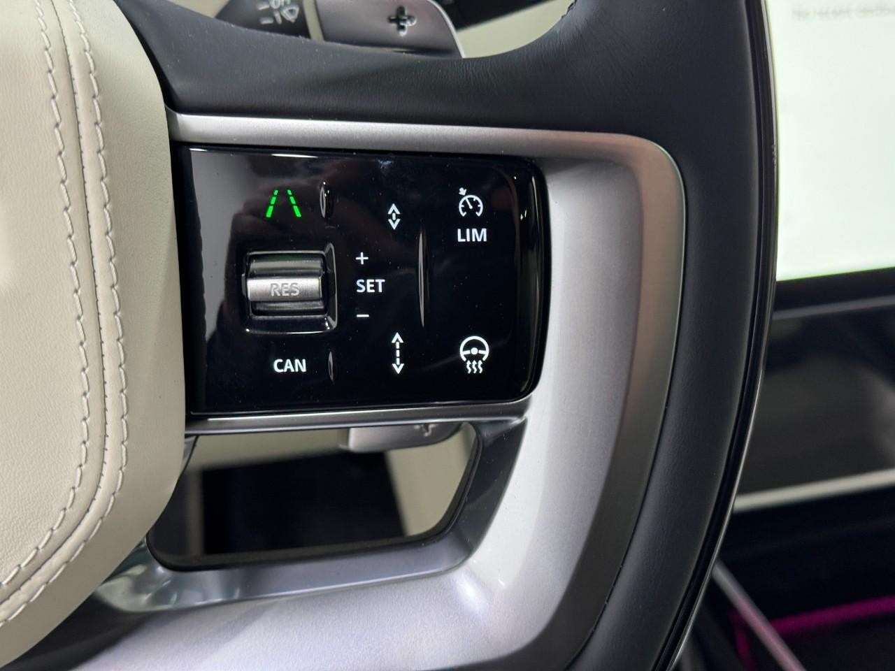 Land Rover Range Rover Vehicle Full-screen Gallery Image 30