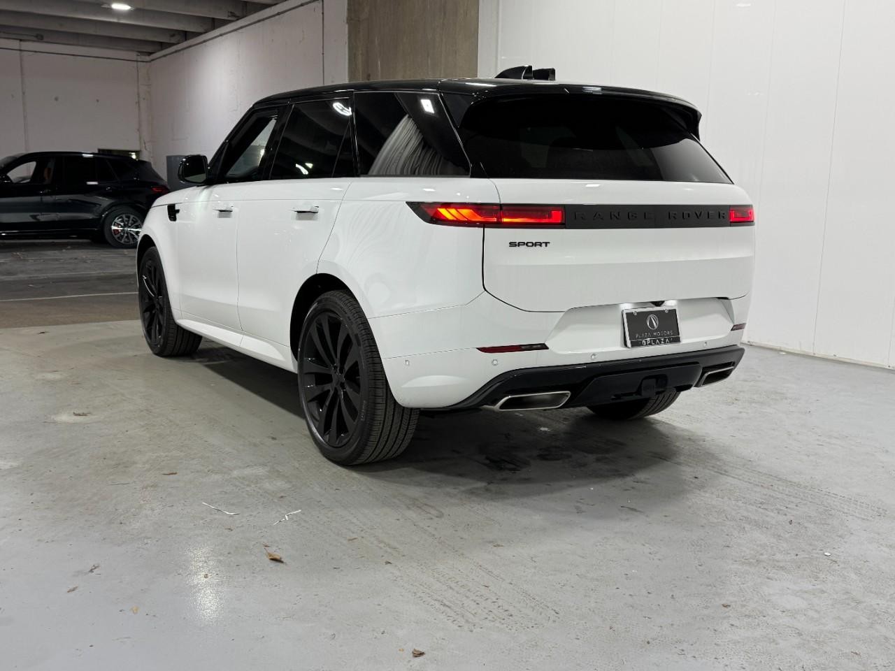 Land Rover Range Rover Sport Vehicle Full-screen Gallery Image 3