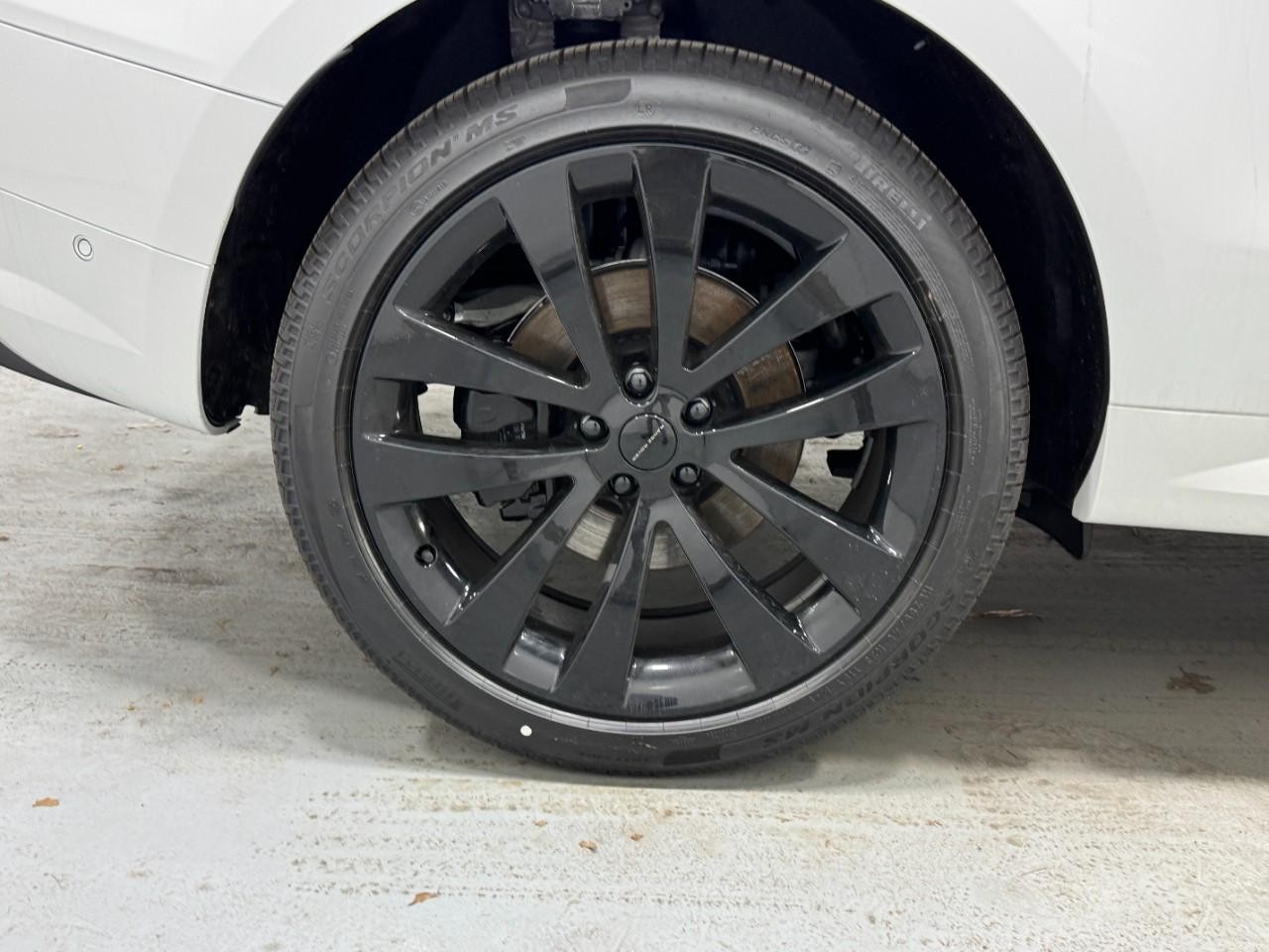 Land Rover Range Rover Sport Vehicle Full-screen Gallery Image 5