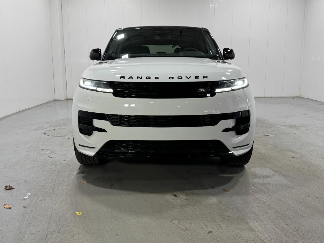 Land Rover Range Rover Sport Vehicle Full-screen Gallery Image 7