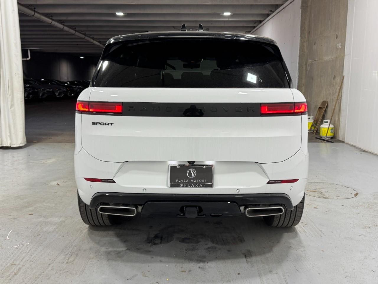 Land Rover Range Rover Sport Vehicle Full-screen Gallery Image 9