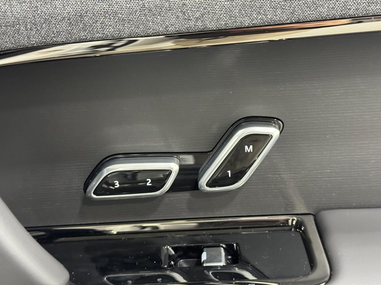 Land Rover Range Rover Sport Vehicle Full-screen Gallery Image 20