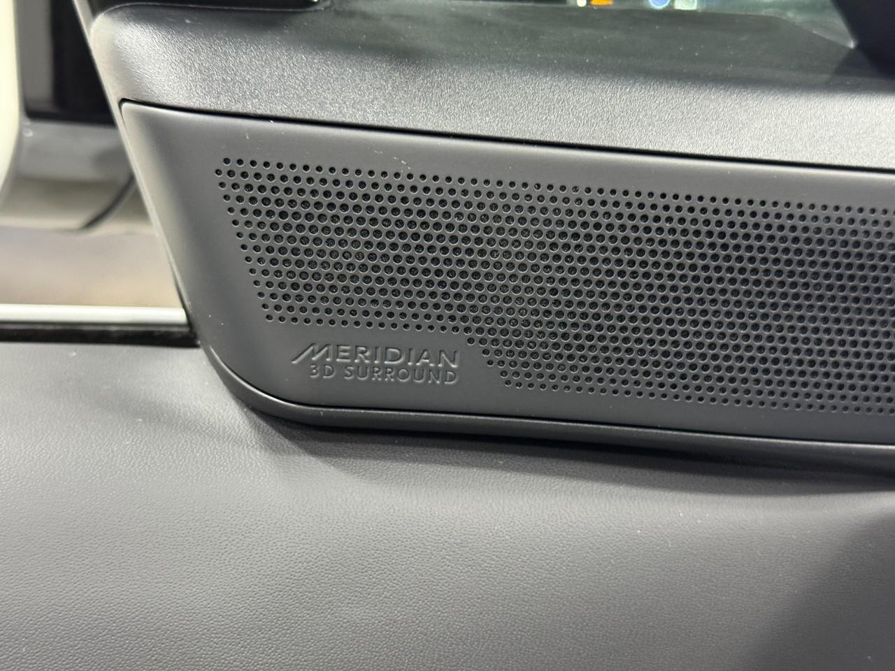 Land Rover Range Rover Sport Vehicle Full-screen Gallery Image 23