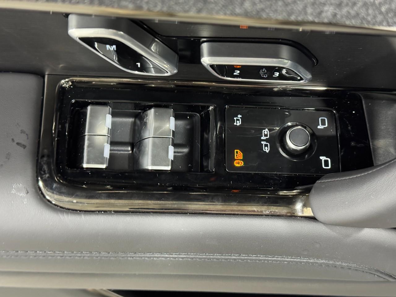 Land Rover Range Rover Sport Vehicle Full-screen Gallery Image 25