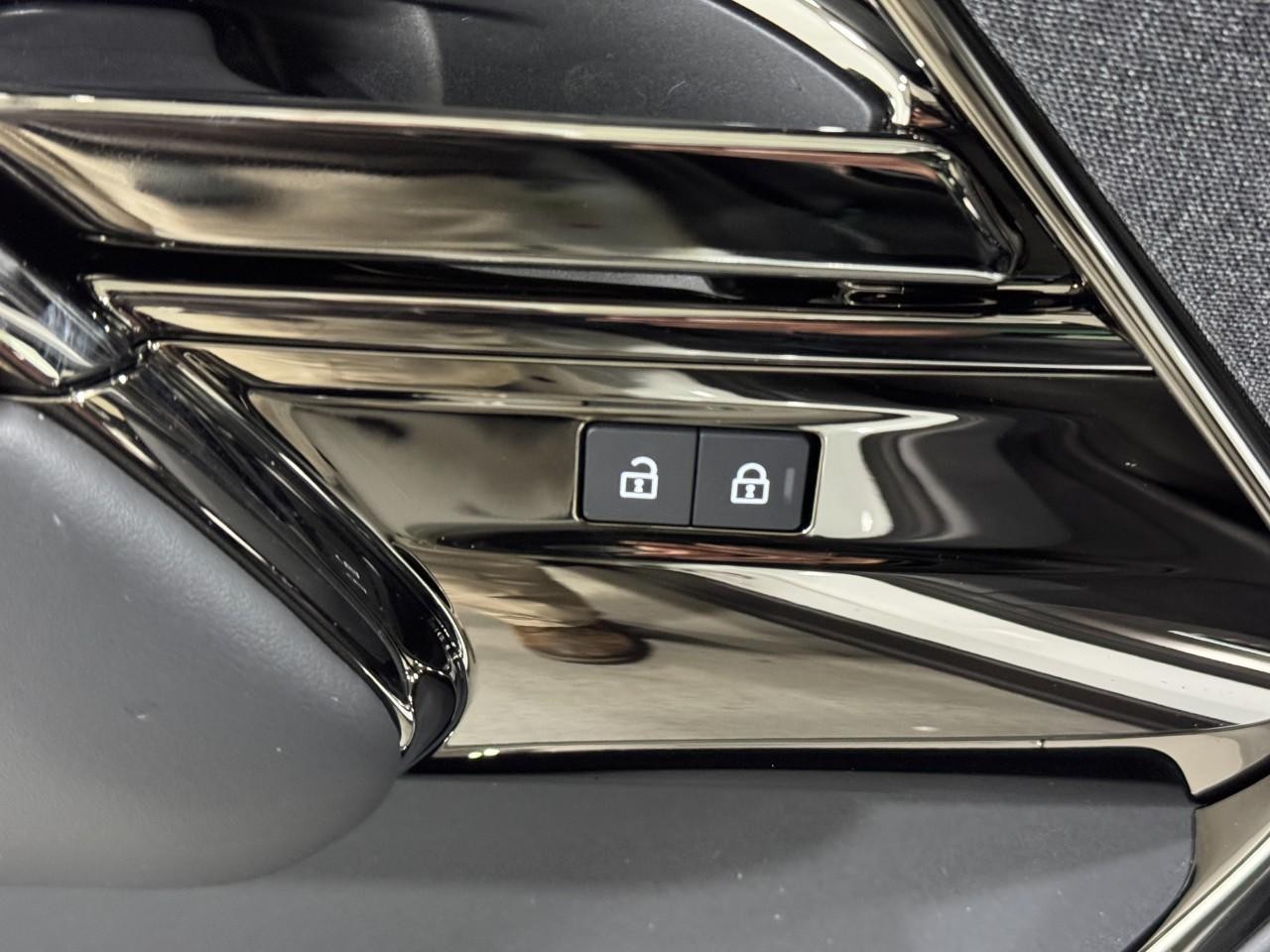 Land Rover Range Rover Sport Vehicle Full-screen Gallery Image 27