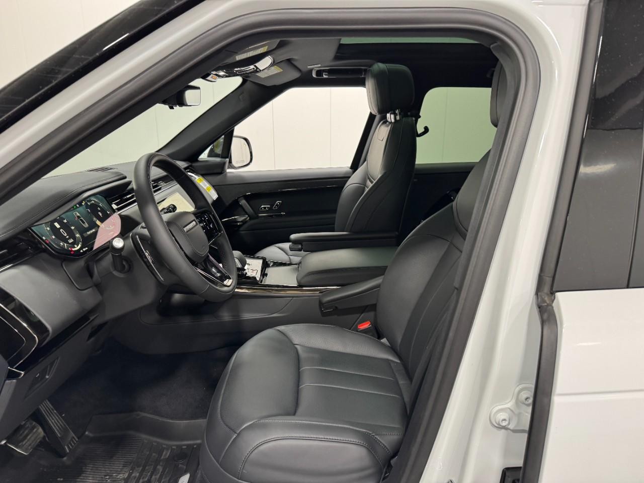 Land Rover Range Rover Sport Vehicle Full-screen Gallery Image 28